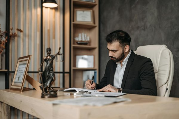 Accélérez votre évolution professionnelle grâce à une formation en communication numérique et audiovisuelle