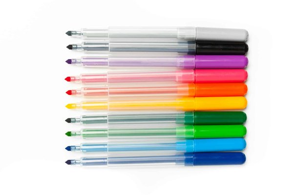 Fournitures de bureau : les avantages avec les stylos feutre