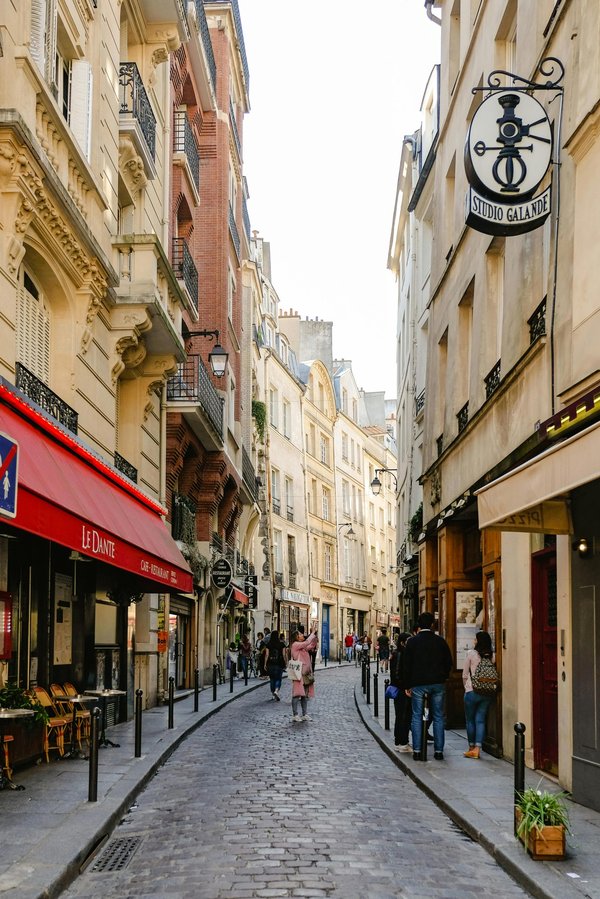 Enseigne d'entreprise à paris : créez votre identité unique